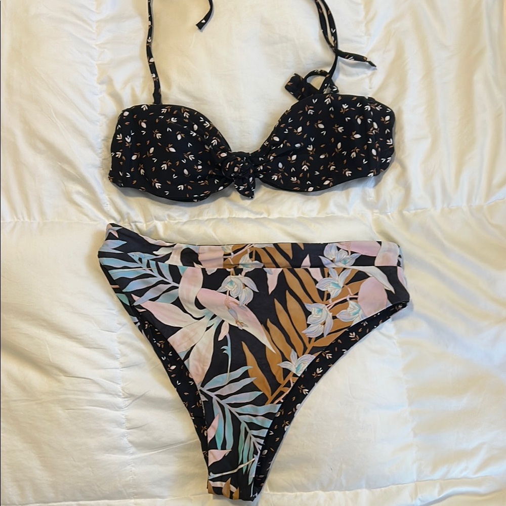 Billabong Tropical Floral Print Bikini Set Bottom reversible